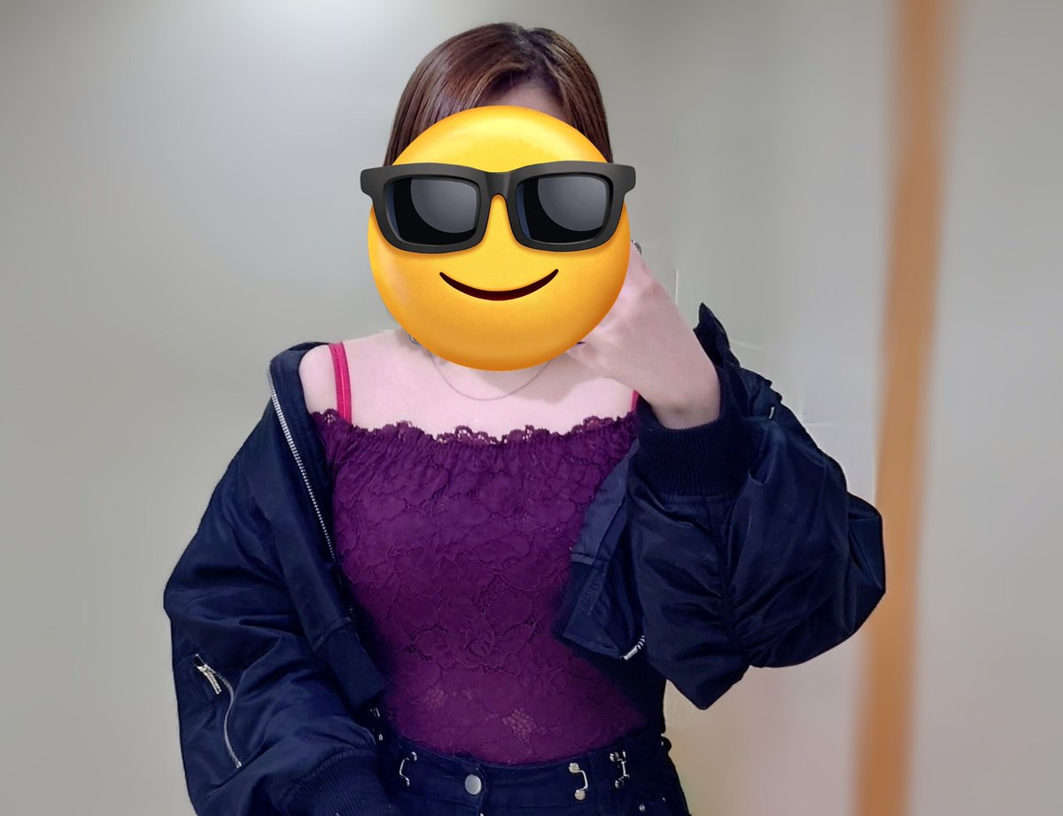 mayuka_Ae's tweet photo. 寒いけどどーして���早く着たくて🥺
本当はIn Your Heartの子合わせたかったけどお洗濯中だったのでリサマリのサイドシェイプと！
ちなみに靴下はモコモコだし上着にカイロ貼っつけてる💃 https://t.co/kr3cpxkflQ