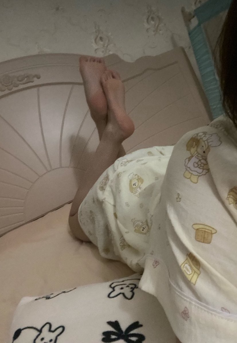 TT99801's tweet photo. 想要我的睡衣 还是想被我足？ 把你下贱的想法告诉我 https://t.co/UdWGcAWB3i