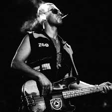 TheDuckLR's tweet image. "Love, we shine like a burning star"
Happy 66th Birthday to the legendary #U2 bassist #AdamClayton 🎉