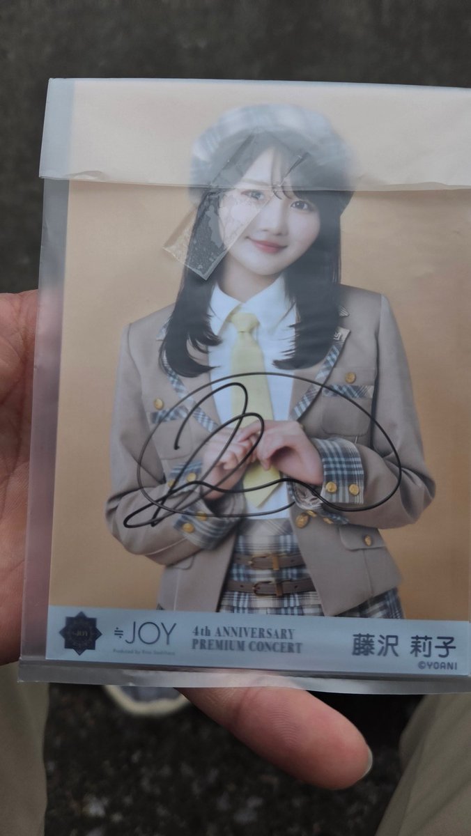 kotatsu_comike's tweet photo. ニアジョイ 生写真　トレ　交換　
4周年コンサート

【譲】藤沢莉子　サイン

【求】大西葵　サイン

リプ、DMお願いします。 https://t.co/IeO2x6yeq3