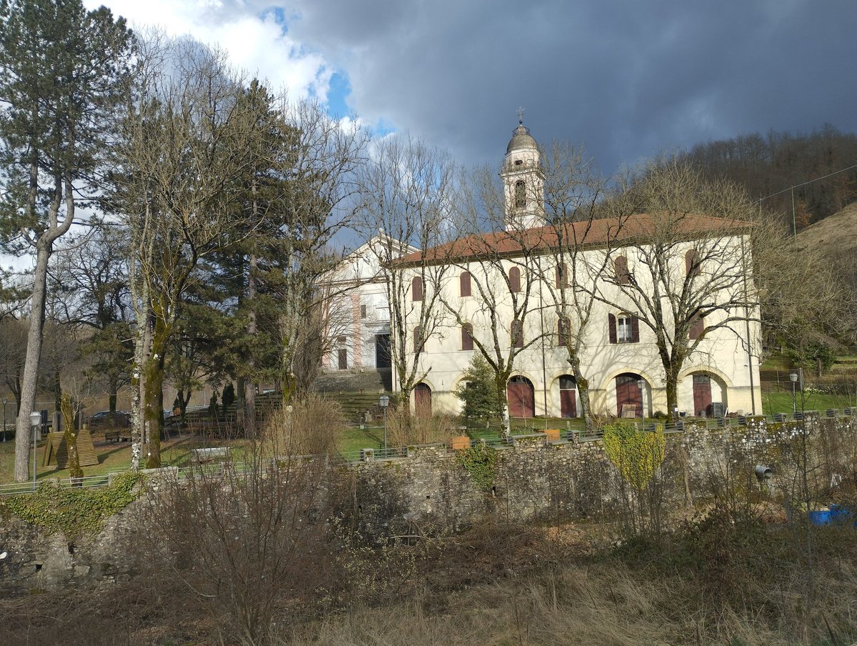 ValliAntola's tweet photo. Oggi vi salutiamo dal Convento Agostiniano di #Montebruno, una perla della tradizione religiosa e storica della #ValTrebbia, qui nella foto di @robertocosta_ge. Vi aspettiamo in @ValliAntola https://t.co/YkmXLQeL4H