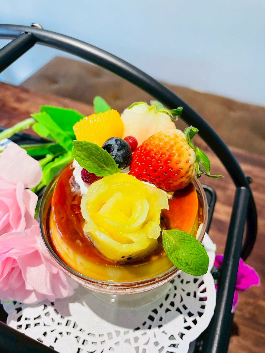 a_dot_cafe's tweet photo. 🌹 エードットオリジナル Afternoon Tea🫖

レギュラーアフタヌーンティーがこの4月にリニューアル
自社のアパレルブランド『axes femme』のモチーフである、バラを落とし込んだオリジナルアフタヌーンティー

▼提供開始
  4/1（水）〜

▼料金
おひとり様 ￥2,750(税込) https://t.co/Wn7beD23hr