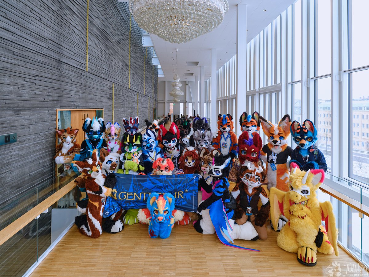 Fluffyfox09 tweet media