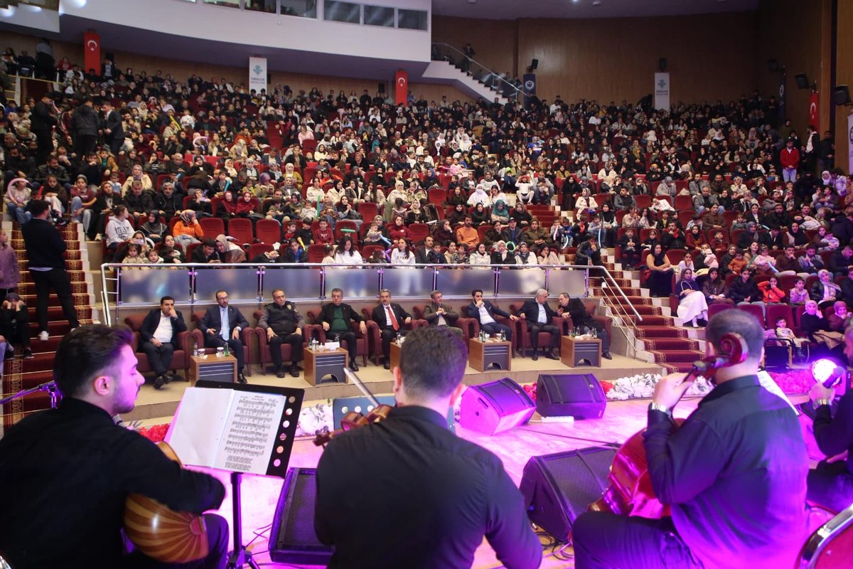 Şırnak Belediyemiz Ramazan ayının birlik, kardeşlik ve manevi atmosferini hep birlikte yaşamak amacıyla düzenlediğimiz “Şırnak’ta Ramazan Etkinlikleri” programında binlerce hemşehrimizle aynı gönül ikliminde buluşmanın mutluluğunu yaşadık.
