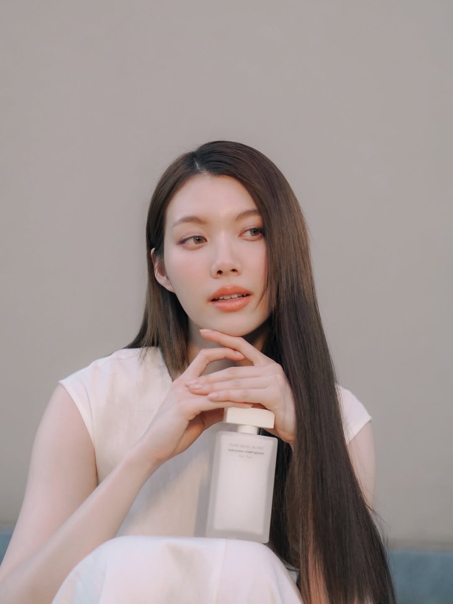 LingOrm_KR's tweet image. 🤍💐

CR. IG orm.kornnaphat

#narcisorodriguezparfums #forher #puremuscblanc 
#ออมกรณ์นภัส #ormkornnaphat #옴콘나팟