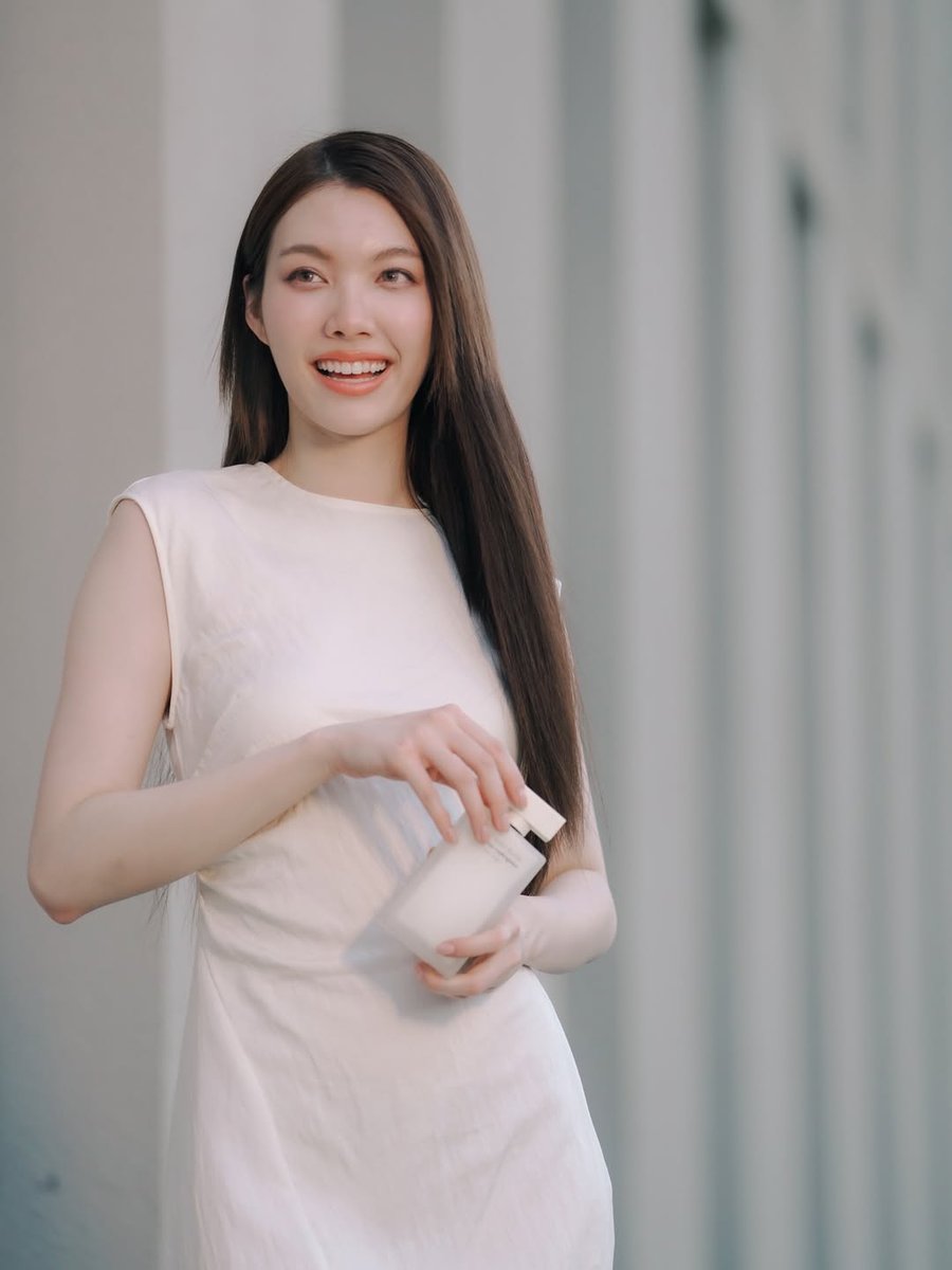 LingOrm_KR's tweet image. 🤍💐

CR. IG orm.kornnaphat

#narcisorodriguezparfums #forher #puremuscblanc 
#ออมกรณ์นภัส #ormkornnaphat #옴콘나팟