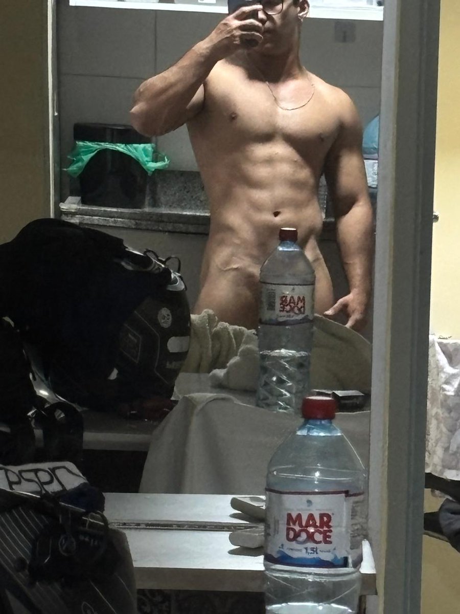 QueirozWalker's tweet photo. nem percebi a garrafa na hora de tirar a ft ...

#NSFW #privacy https://t.co/gedOLdOdPW