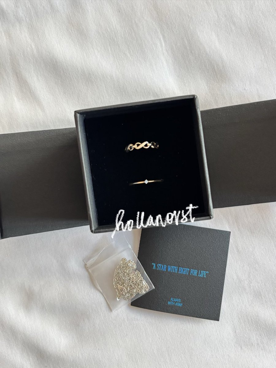 hello filotinys !!

wts lfb ateez atiny anniversary ring

unsealed but never used :)

3,000 payo !!

rfs: silver is not my color huhu

im currently in araneta rn so if you wanna meet up to claim the ring lmk ^^