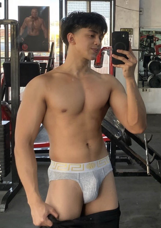 B O Y S R U S 🧨 tweet media