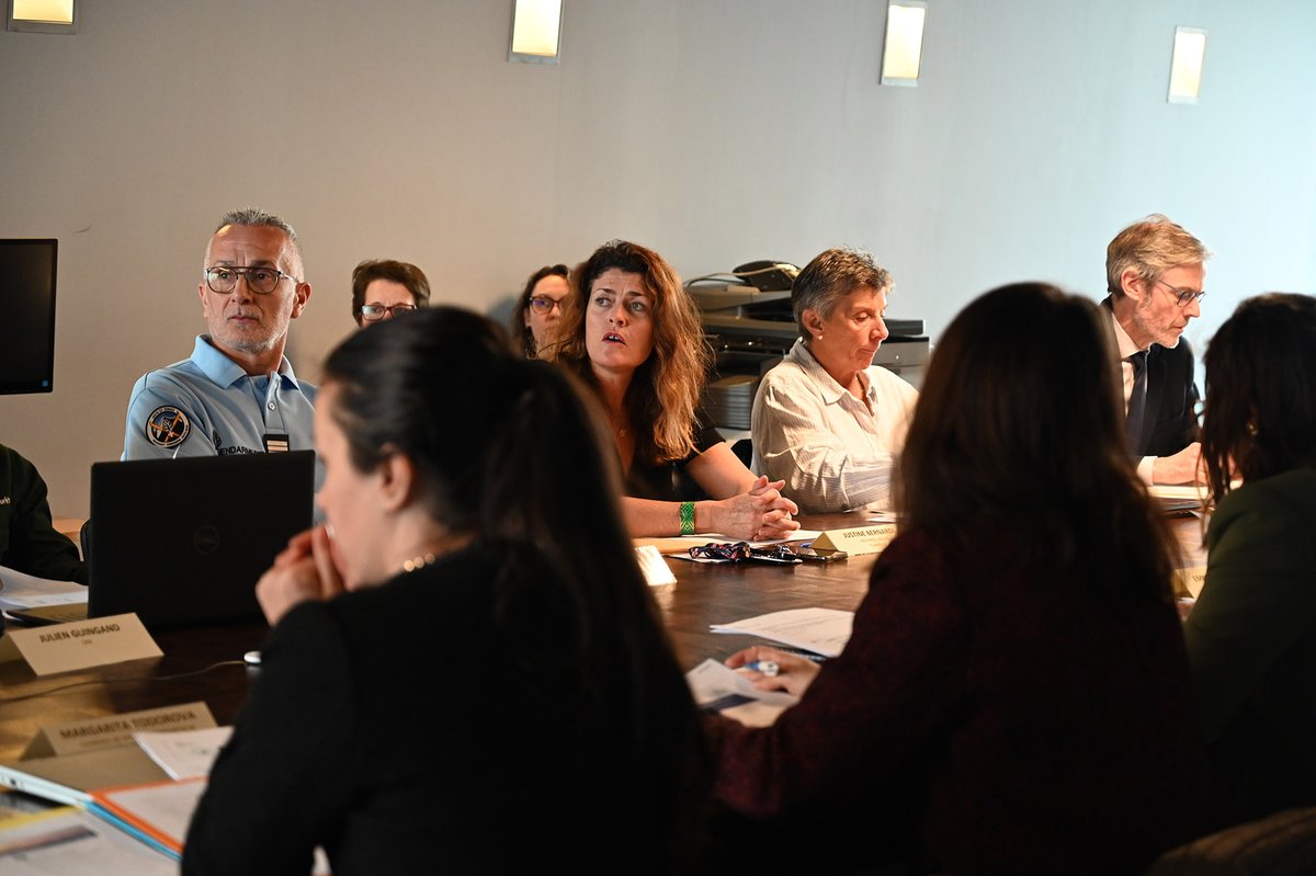 Prefet74's tweet image. Emmanuelle Dubée, @prefet74 &amp;amp; Justine Bernardi, vice-@ProcAnnecy, ont co-présidé la mission interservices eau &amp;amp; nature #MISEN &amp;amp; le comité opérationnel de lutte contre la délinquance environnementale #COLDEN
✅bilan contrôles administratifs &amp;amp; judiciaires 2025
✅plan contrôles 2026