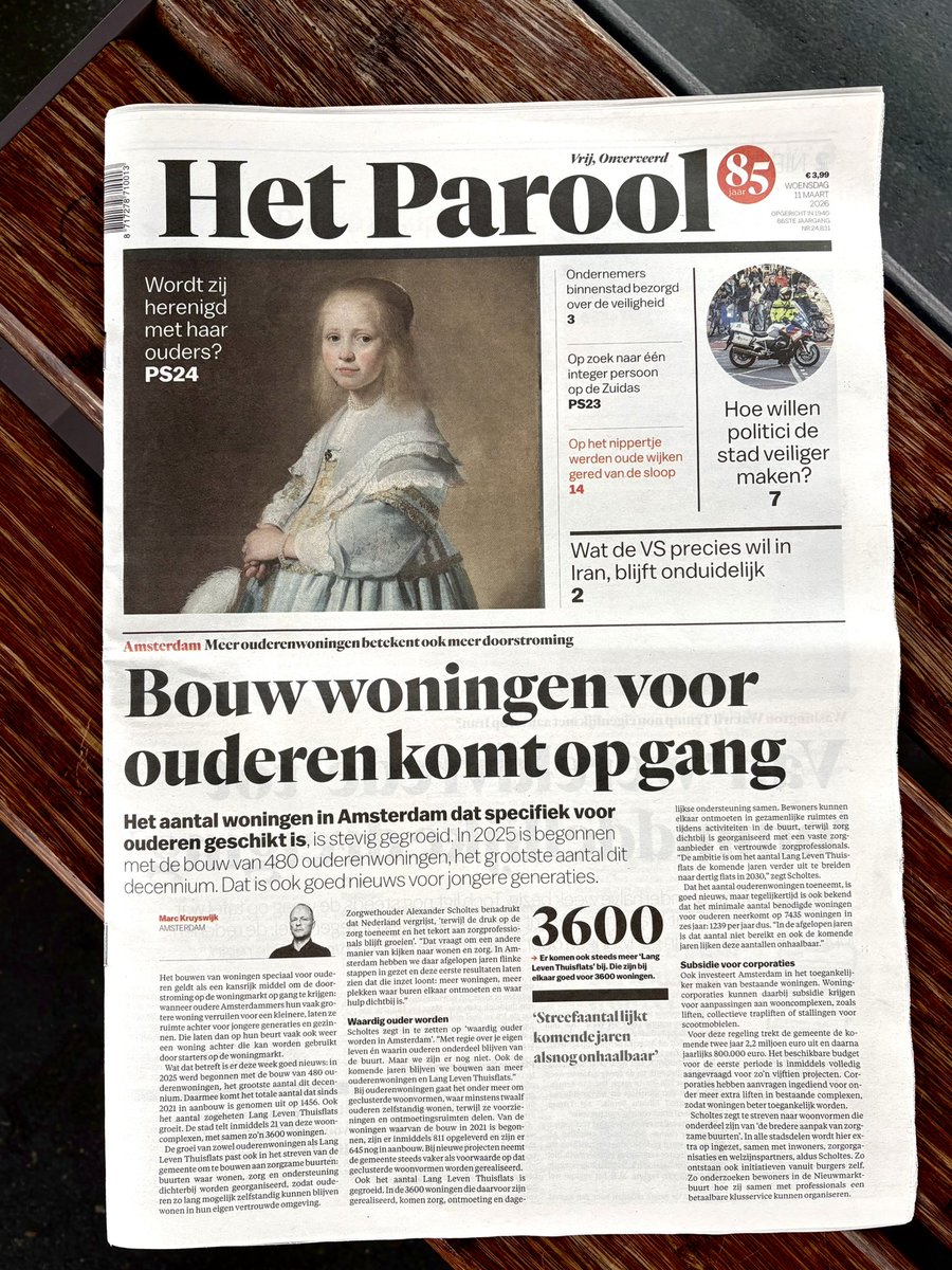 オランダの新聞「Het Parool」に私の個展が載りました！大きく、1ページに特集してもらってます！！！！嬉しい！！！！お母さん！！私は元気です！