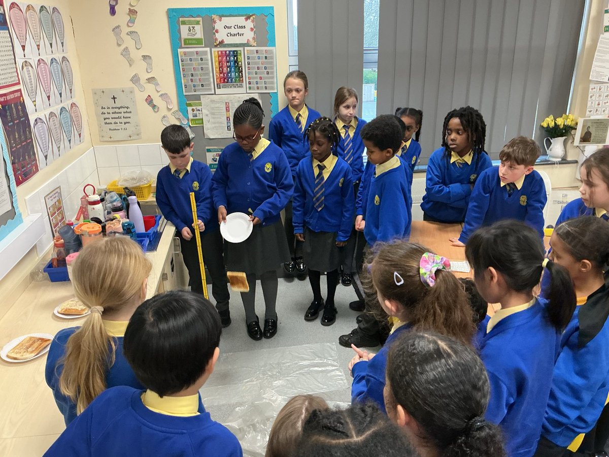 StMaryB17's tweet image. #Y4 Science week. Does toast always land butter side down…?

#science #experiment