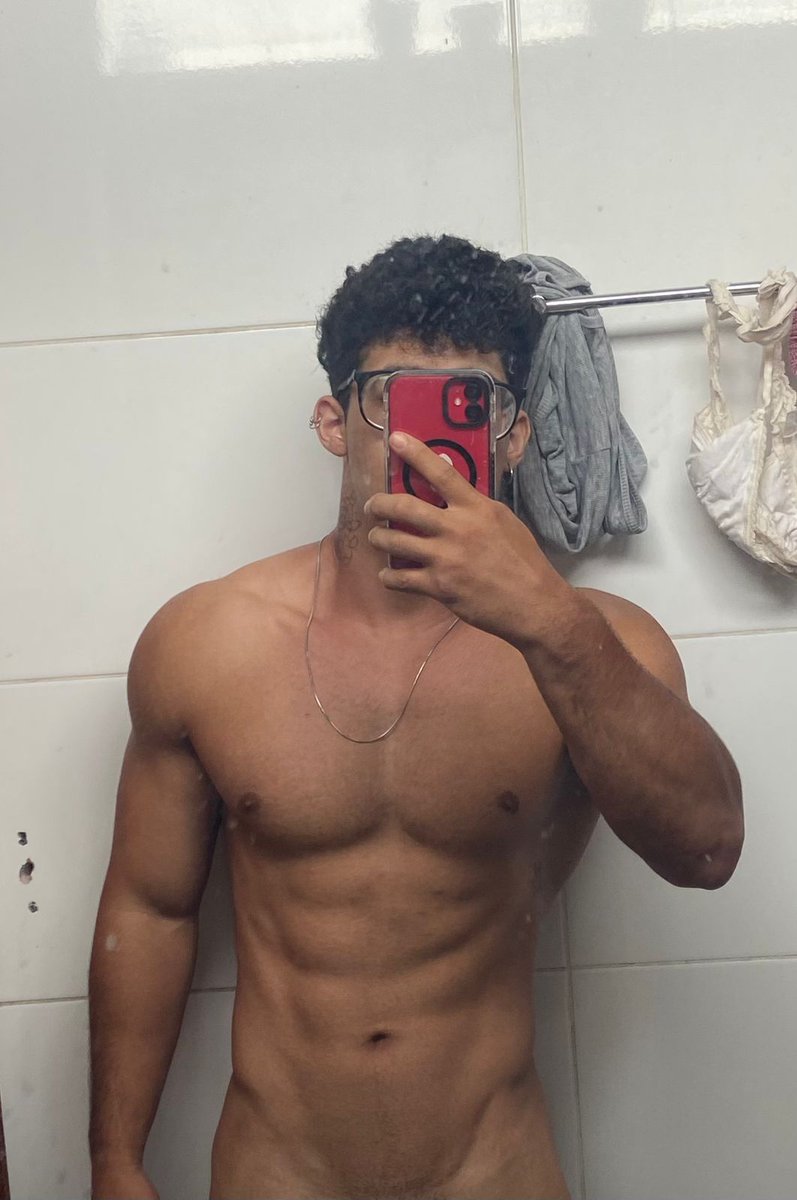 QueirozWalker's tweet photo. quem qr ver a foto inteira?

#nsfw #privacy https://t.co/sfLKU28bmx