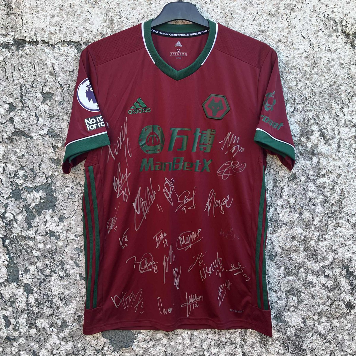 wolvesshirts's tweet image. Happy 29th Birthday 👑

One of the best that ever did it in the old gold and black 🐺

#wwfc #wolves #rubenneves