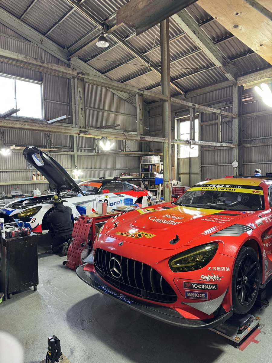 itoutti's tweet photo. #SuperGT  FSW公式テストの準備が整いました。岡山テストで新たなる方向性がみえてきたので、高荷重サーキット向けに進化させた内容を盛り込んでいます。😁
岡山テストでは、確実に平均ラップタイムを上げられたので、期待大です。⤴️
無事積み込みも終了、トランポは出発しました。🚚
#arnageracing https://t.co/mJg3lRRQEw