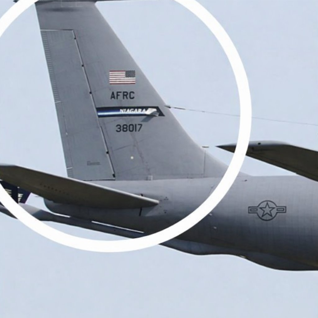 RyanRozbiani's tweet image. JUST IN 🇺🇸🇮🇷: New photos of the U.S. KC-135 refueling aircraft involved in yesterday’s mid-air collision 

This happened over Iraq landing at Ben Gurion Airport with major damage to its tail stabilizer.

SOMETHING hit that plane and they already said it was not friendly fire.