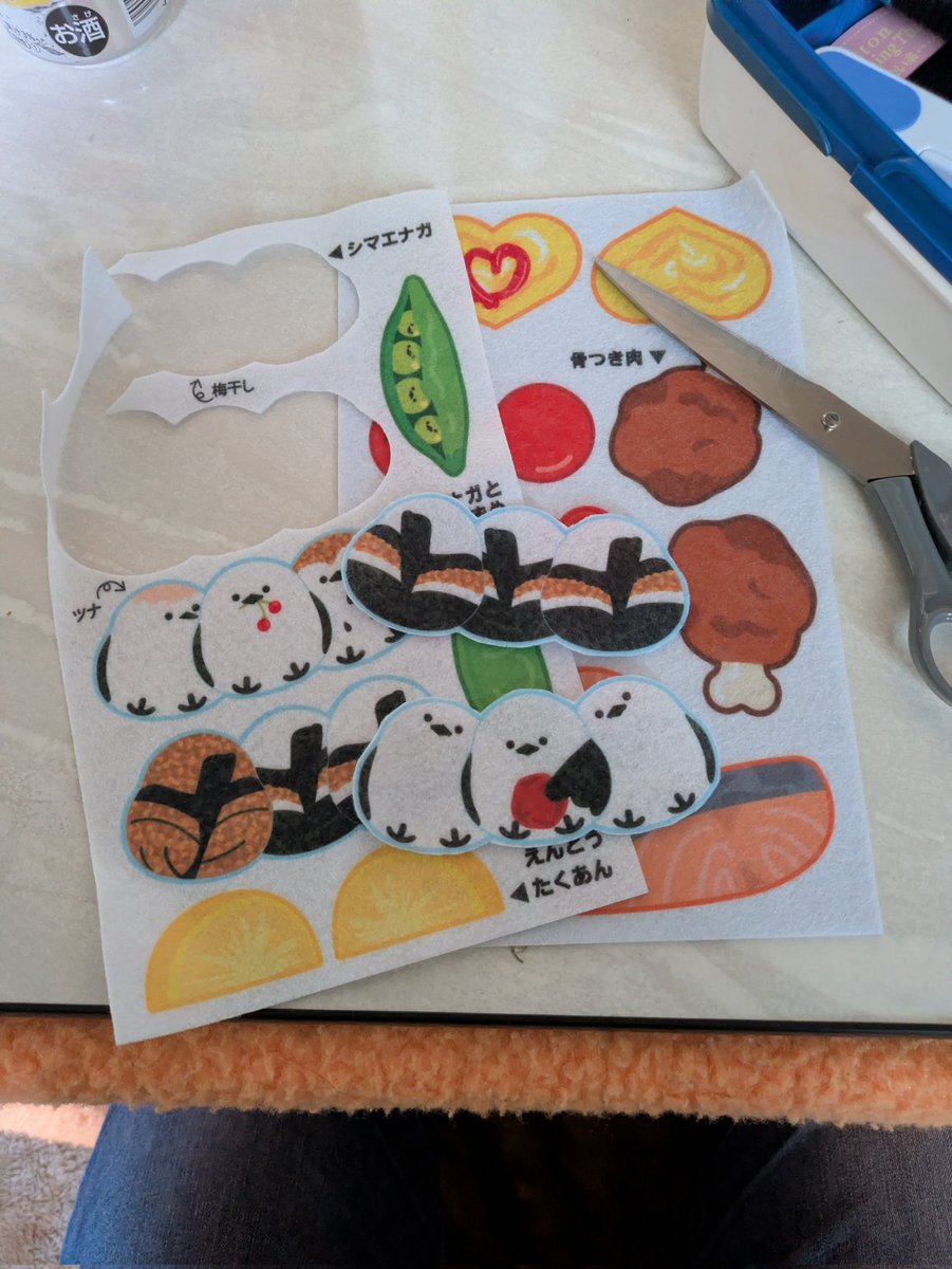 カレーパンマンのワッペンは挫折したので、Seriaさんの力を借りてお弁当作りを開始(^_^;)