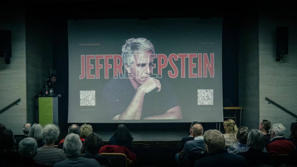 KrasserGuru's tweet photo. ‼️ Jetzt neu bei KRASSER GURU Ticketing: ‼️

VORTRAG
Jeffrey Epstein: Erpresser der Eliten? Wer war Jeffrey Epstein?
Wer baute ihn auf – und zu welchem Zweck? Und was sagen uns die neuesten Enthüllungen?
Der Investigativjournalist Tahir Chaudhry zeigt in seinem Vortrag schonungslos, dass Epstein Teil eines gezielt aufgebauten Machtapparats zur Erpressung und Kontrolle von Eliten war.

JETZT TICKETS KAUFEN:

📅 22. März - Berlin: https://t.co/ADfxLaXQjT
📅 27. März - Frankfurt am Main: https://t.co/XgRX0g772v
weitere Termine folgen...

powered by KRASSER GURU 💫

#Epstein #EpsteinFiles #Enthüllung #TahirChaudhry #Vortrag #Berlin #FFM #Frankfurt #Tickets #KRASSERGURU