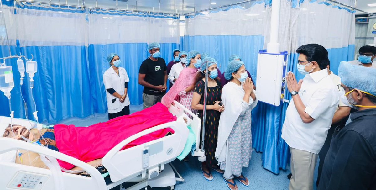 mkstalin's tweet photo. தாய்த்தமிழைக் காக்க எந்தத் தியாகத்துக்கும் ஆயத்தமாக இருக்கும் இளைஞர்களே… உழைப்பை மட்டும் கொடுங்கள் போதும்; உயிரை அல்ல!

இந்தித் திணிப்புக்கு எதிராக மே 17 இயக்கத்தின் சார்பில் நடைபெற்ற இந்தி எழுத்து அழிப்புப் போராட்டத்தில், யாரும் எதிர்பாராத நிலையில் உணர்ச்சிப் பெருக்கால் ரயில் முன் பாய்ந்து, பலத்த காயங்களுடன் அரசு மருத்துவமனையில் சிகிச்சை பெற்றுவரும் சகோதரர் சிவா திலீபன் அவர்களையும், உடனிருக்கும் மே17 இயக்க ஒருங்கிணைப்பாளர் சகோதரர் திரு. @Thiruja2009 அவர்களையும் சந்தித்து ஆறுதல் கூறினேன்.

அப்போது, தீவிர சிகிச்சைப் பிரிவில் இருக்கும் சகோதரர் சிவா திலீபன் நலம்பெற வேண்டும் எண்ணமும்,

“பிள்ளைகளைப் பலிகொடுக்கவா இயக்கம் நடத்துகிறோம்” என்று மொழிப்போரின்போது பேரறிஞர் அண்ணா அவர்கள் சொன்னதும் ஒருசேர என்னுள் எழுந்தது.

இருந்து போராட வேண்டும்; அதன் பயனை நாம் இருந்து காண வேண்டும்!

தமிழ்நாட்டைச் சூழ்ந்து வரும் சூழ்ச்சிகளை அரசியல் களத்தில் ஒற்றுமையுடன் முறியடிப்போம். உணர்ச்சிகள் நம் அறிவாற்றலை ஆட்கொள்ள விடாமல், சிந்தித்துச் செயல்படுவோம்!

எனவே, நமது போராட்ட நோக்கம் சரியானதாக இருந்தாலும், உணர்ச்சிவயப்பட்டு இதுபோன்ற செயல்களை யாரும் செய்யக் கூடாது என வேண்டிக் கேட்டுக் கொள்கிறேன்.

சகோதரர் சிவா திலீபன் அவர்கள் நலம் பெற்றுத் திரும்ப அனைத்துச் சிறப்பு கவனிப்புகளையும் செய்ய மருத்துவர்களுக்கு உத்தரவிட்டுள்ளேன்.