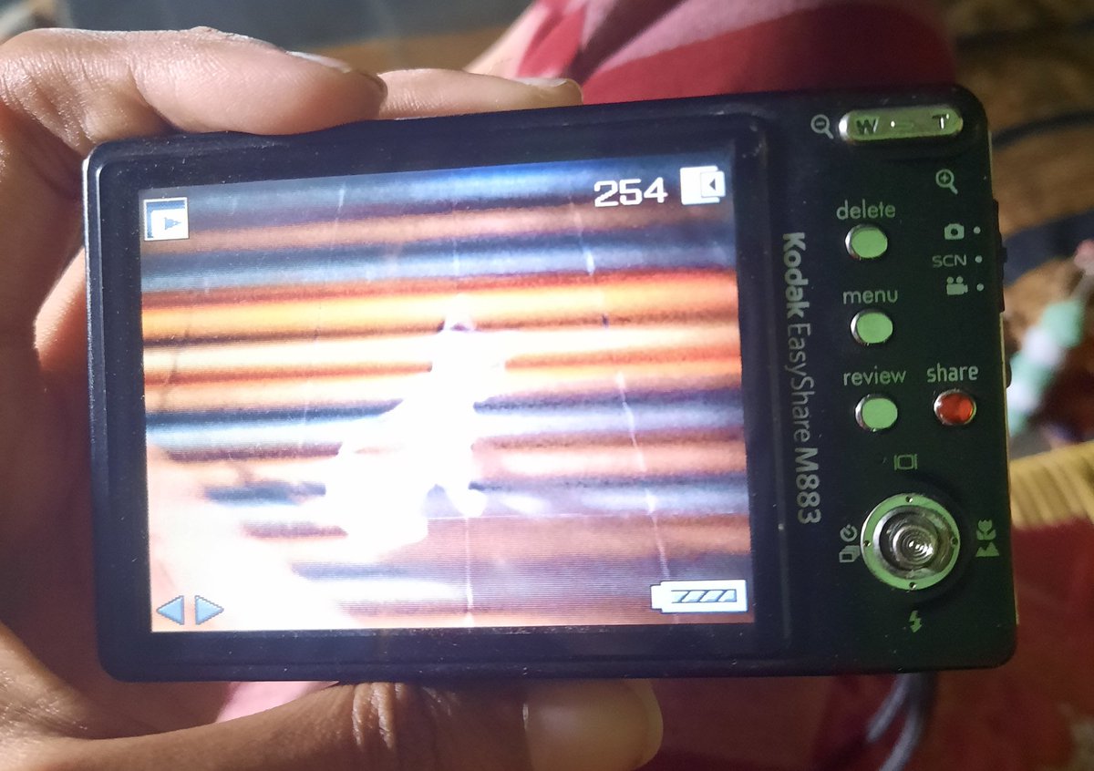 info kenapa hasil digicam kayak gini ya? terakhir pakai pas awal tahun masih aman-aman aja kok 😭😔