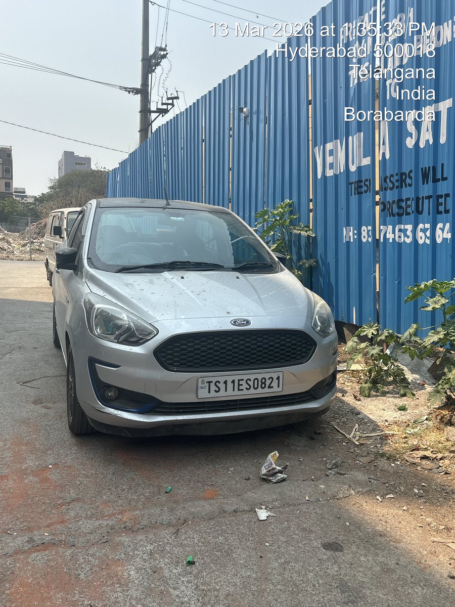 sharadhinagar's tweet photo. @CYBTRAFFIC please initiate a challan on this as these car is being parked since long and causing issue for commuters. https://t.co/mwX3e0844L