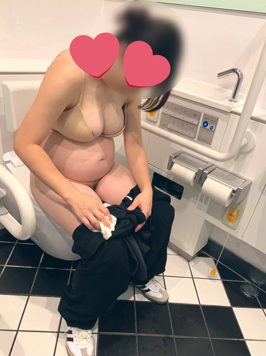 tsumakare's tweet photo. #性癖に刺され
#妊婦
#マタニティウェア

このマタニティウェアだと🚽する時に露出プレイみたいになる🤣
妊娠中たくさん撮ったので需要があれば！
 寝取られ相手に恥ずかしい格好させられてると想像しても興奮するかも、、、 https://t.co/nYvgD4I3sU