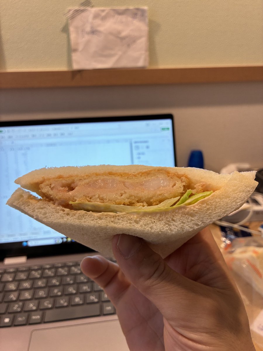 chacha0_chksh4's tweet photo. 嵐櫻井翔さんが札幌でサンドリアの海老カツサンドを食べた記念で100円になっていた。近所にある支店で嫁さん2個GET^_^うまいです！ https://t.co/wkzyI3luF9