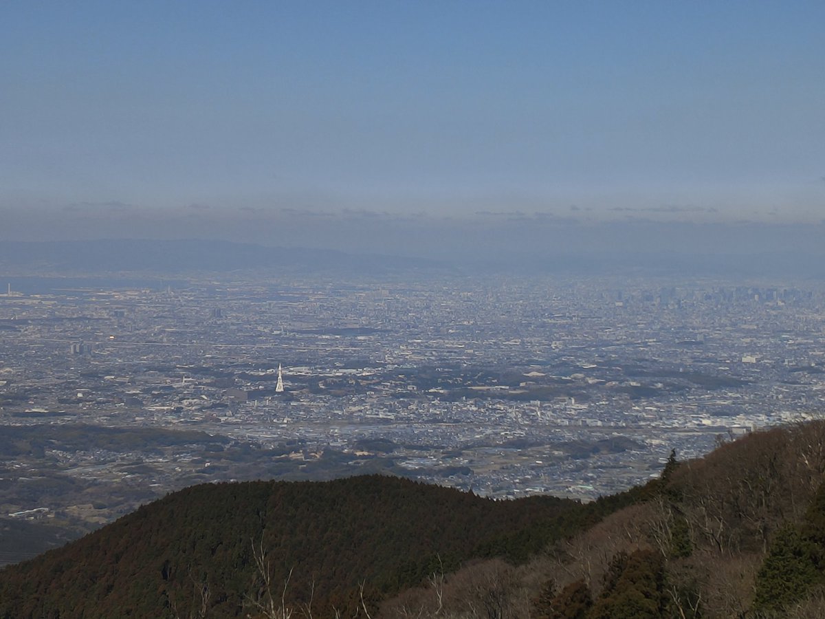 tekarii's tweet photo. 天気が良かったので金剛山を歩いてきました。山頂の雪もほんの少し雪も終わりかな～ https://t.co/0SeBGUtoT7