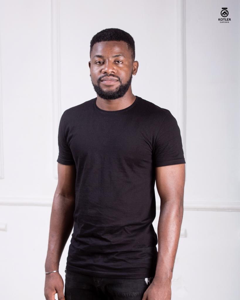 T-shirtfrommakis tweet media