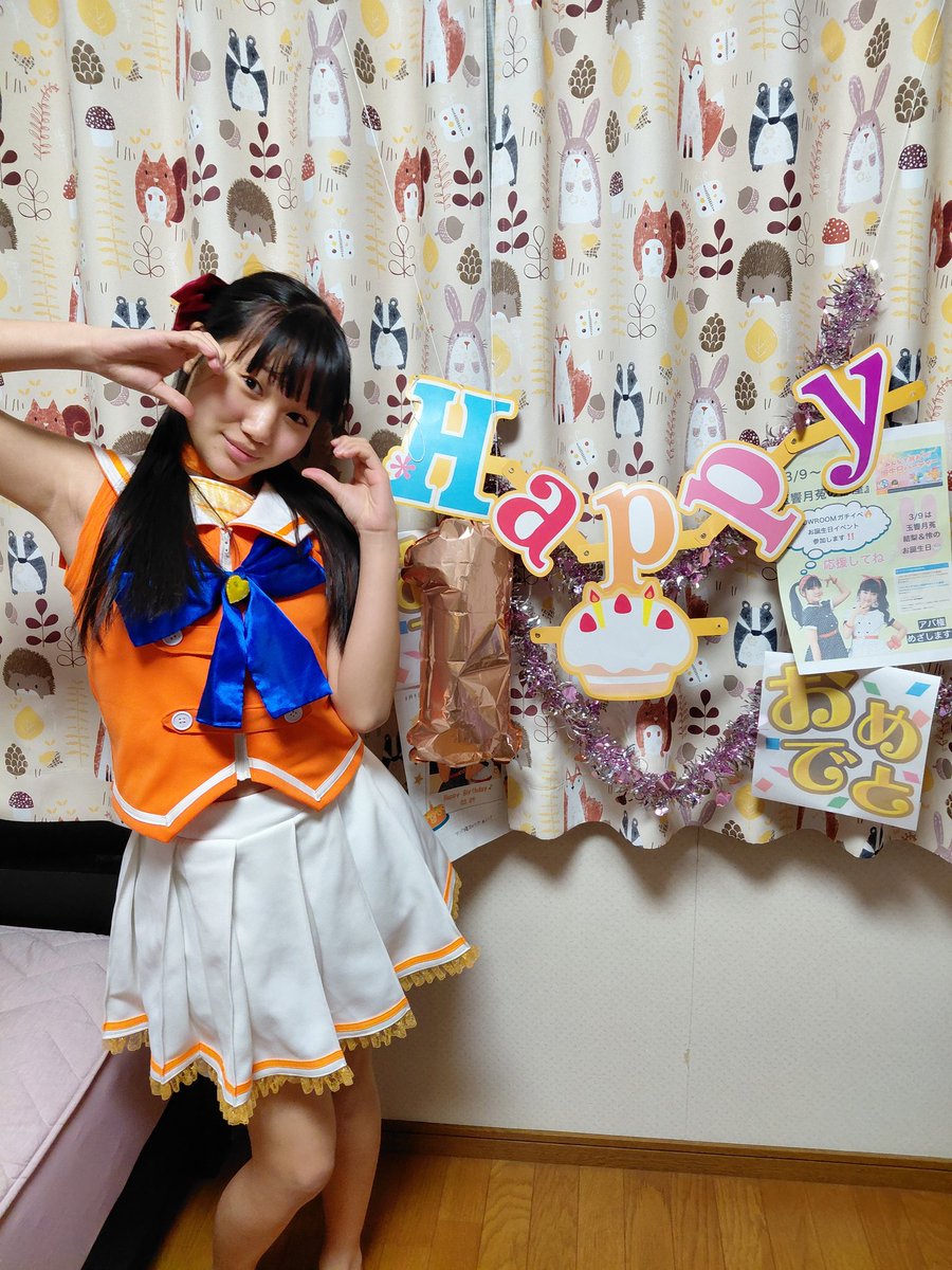 一昨日はロリータ服でお嬢様風、昨日はコスプレでセーラービーナス風に配信したよ🫶
配信だとわかりにくいかもしれないけど、コレならお部屋の飾りの様子もわかるかな？

＃玉響月菟