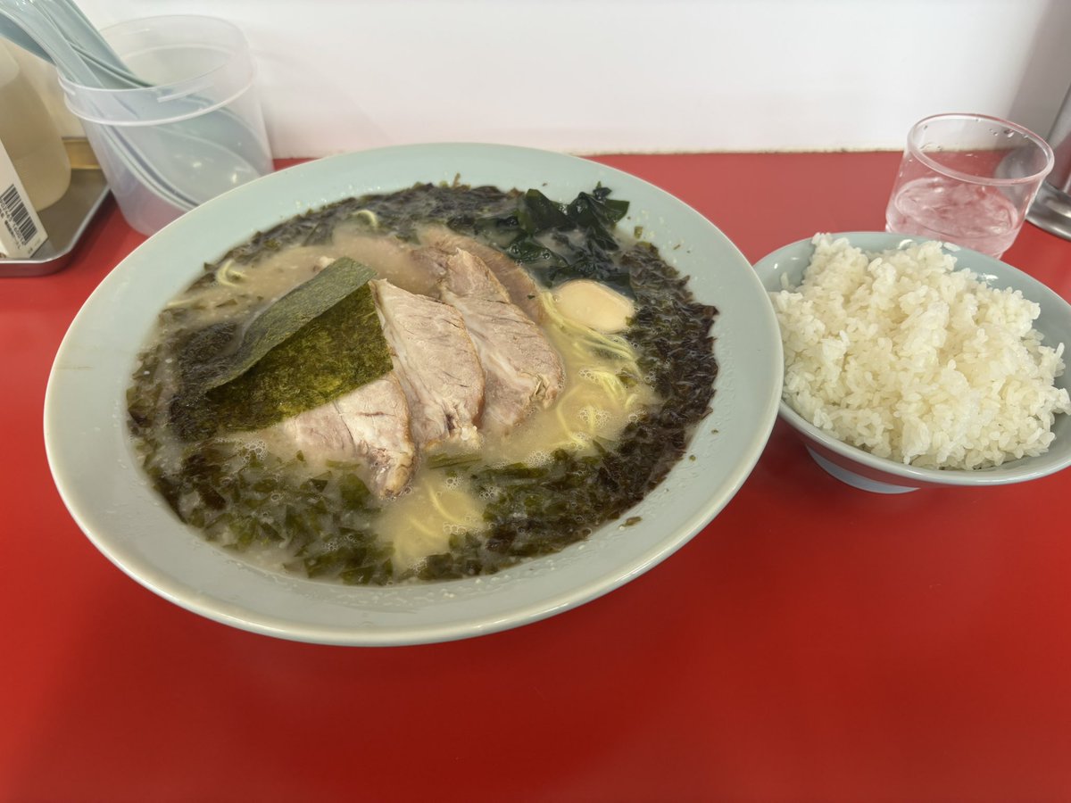 yyrtp449's tweet photo. ラーメンショップ椿 二宮店　
岩のりチャーシューメン https://t.co/DsBDLXBpT0