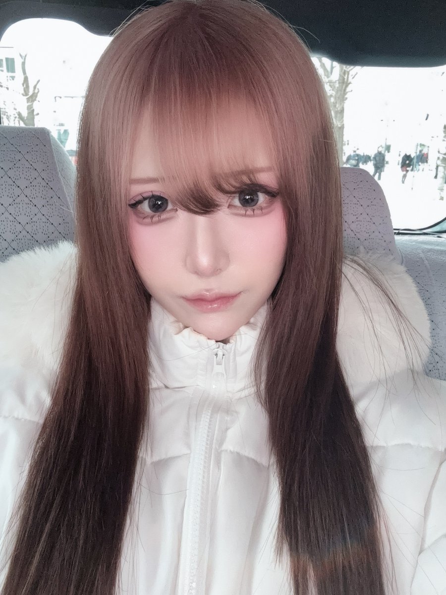髪色変えた報告！(画質悪い
春なのでピンクベージュと茶色のグラデ♡