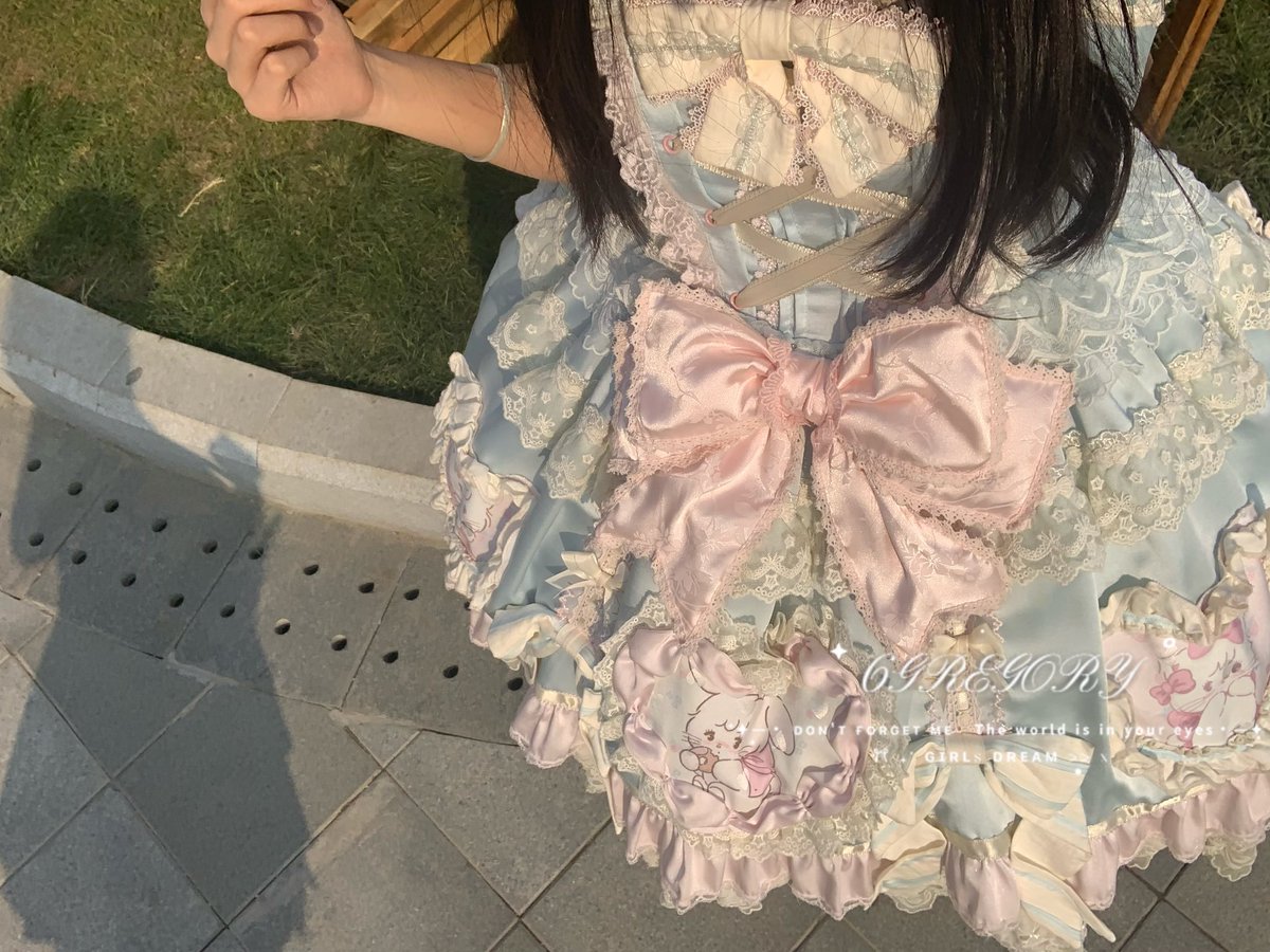 PSC1103's tweet photo. 喵喵喵
这条裙子感觉亮晶晶嘟^o^ https://t.co/4UdCgG3lxU