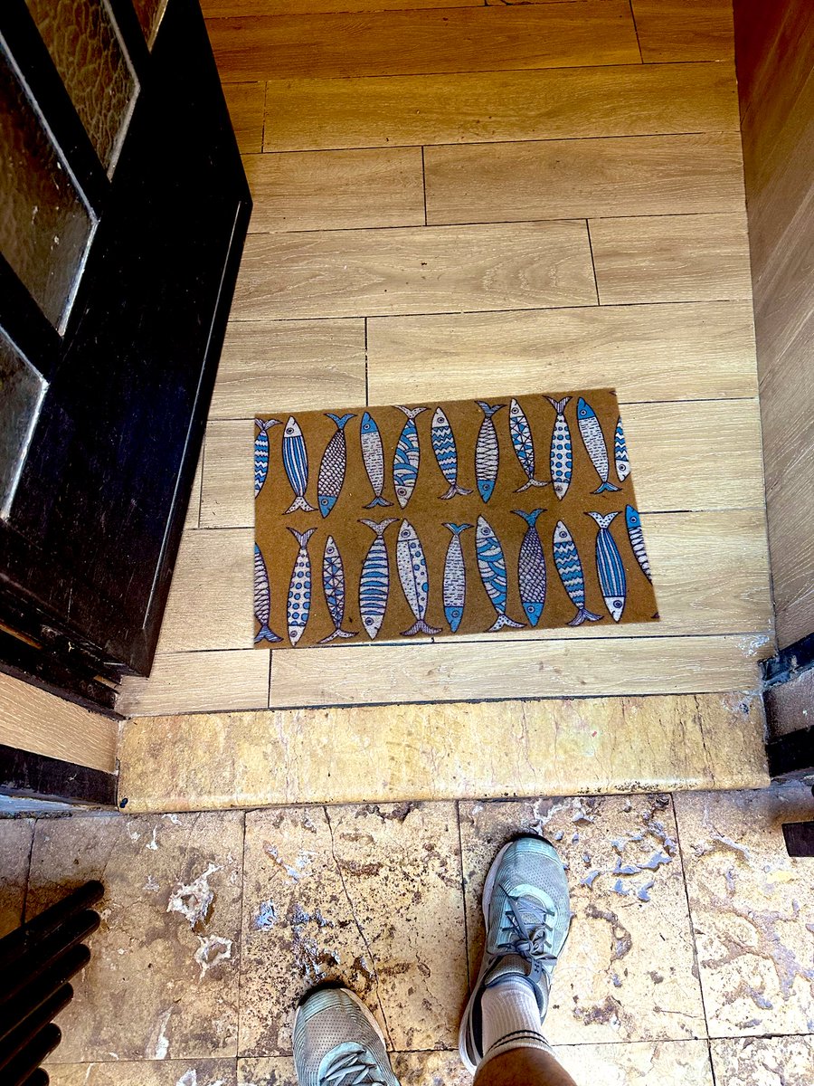 mengeupeixdaci's tweet photo. He anat a Casa Sanchis per altres assumptes i m’he trobat aquesta magnífica estora de peus
#mengeupeixdací
🐟🐟🐟 https://t.co/7V1PRxfxGb