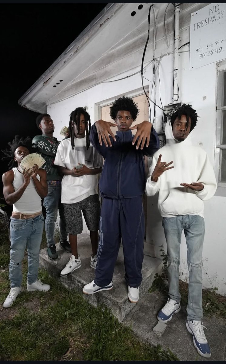 Kool_107th's tweet photo. Just me &amp; bro nem in a v always need is a couple chollas we don’t like to ride deep 🫟💜〽️afiaⓂ️usic https://t.co/850MoYUICK