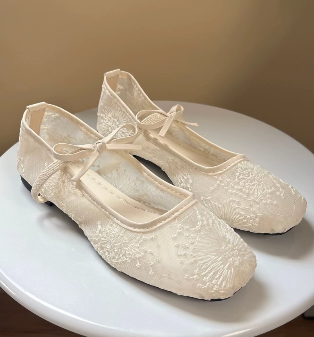 gieview's tweet photo. flatshoes rekomended 🤍🤏

a thread https://t.co/PPfqY0G3Se
