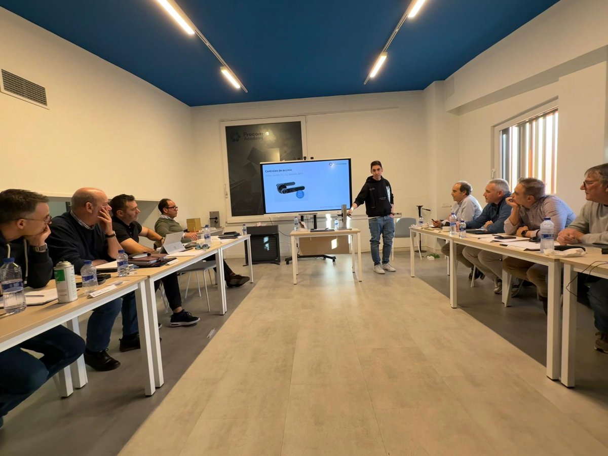 procomsaoficial's tweet image. 💡 Primera reunión comercial de 2026 en #Procomsa: una cita para compartir visión, reforzar la coordinación del equipo y seguir avanzando juntos.

#Procomsa #ReuniónComercial #Equipo #TrabajoEnEquipo #Innovación #Sector #Construcción