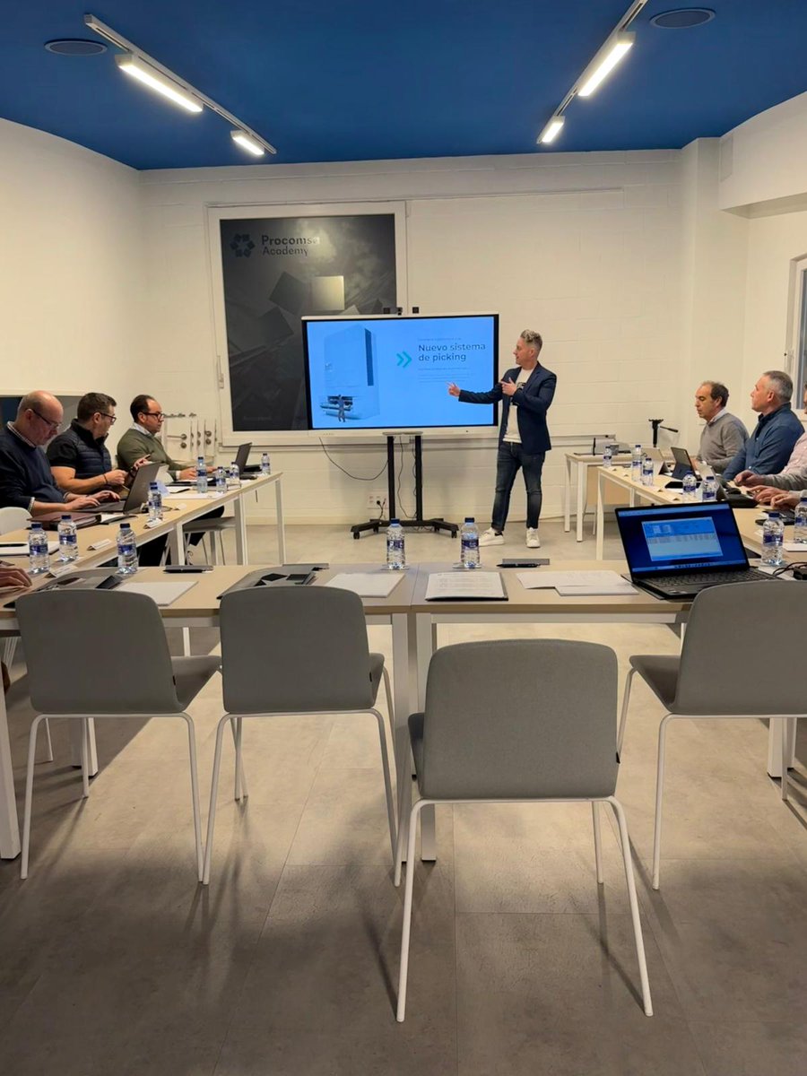 procomsaoficial's tweet image. 💡 Primera reunión comercial de 2026 en #Procomsa: una cita para compartir visión, reforzar la coordinación del equipo y seguir avanzando juntos.

#Procomsa #ReuniónComercial #Equipo #TrabajoEnEquipo #Innovación #Sector #Construcción