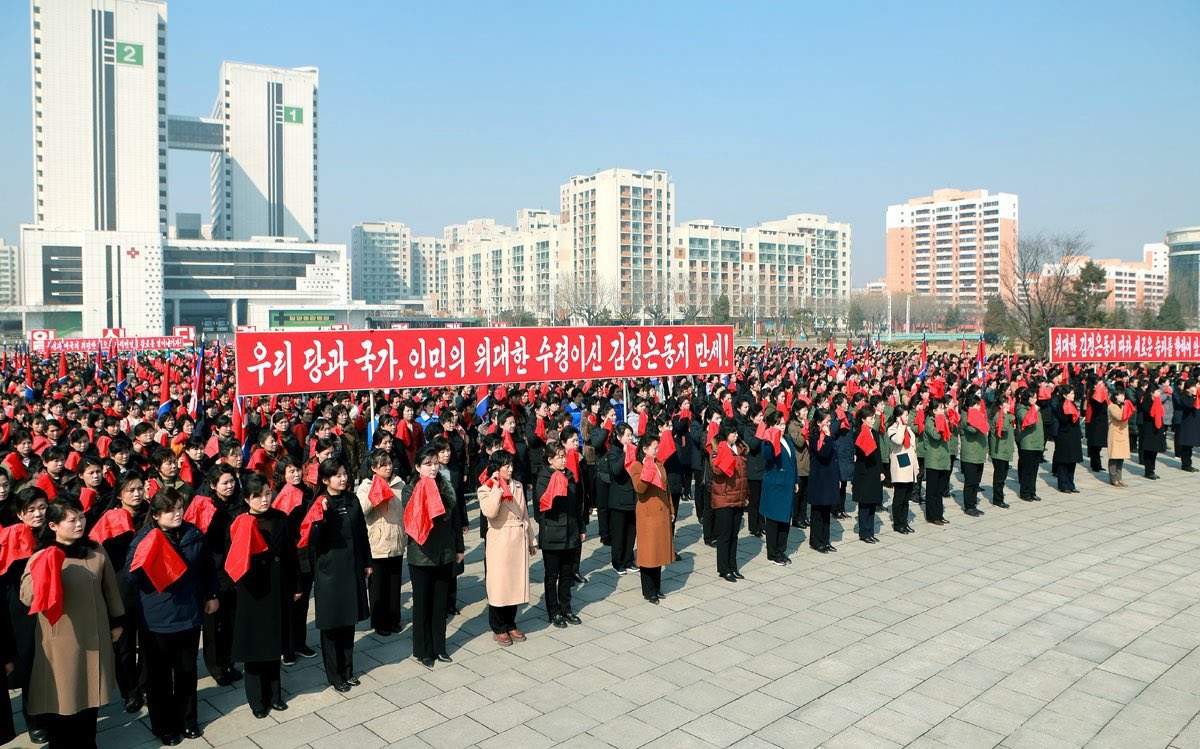 🚨 AGORA | Milhares de mulheres tomam as ruas da Coreia do Norte 🇰🇵

Grande mobilização feminina acontece em apoio ao projeto socialista do país.
Nas faixas e cartazes, mensagens de lealdade ao Estado e ao Partido:

“Todas juntas para implementar as decisões do 9º Congresso do