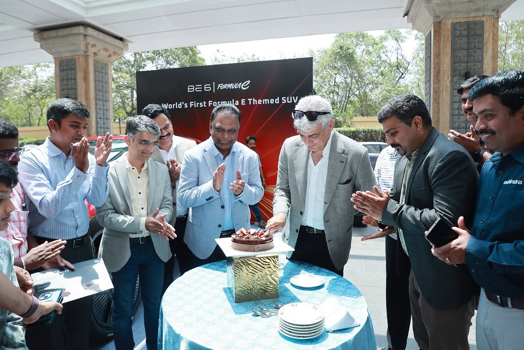 TFC_mass's tweet image. #AjithKumar took delivery of the Mahindra BE 6 Formula E Edition from Mr. Velusamy R, President.

Automotive Technology &amp;amp; Product Development, Mahindra. A moment that brought together two icons shaped by the world of motorsport.

#AjithKumarRacing #AK64