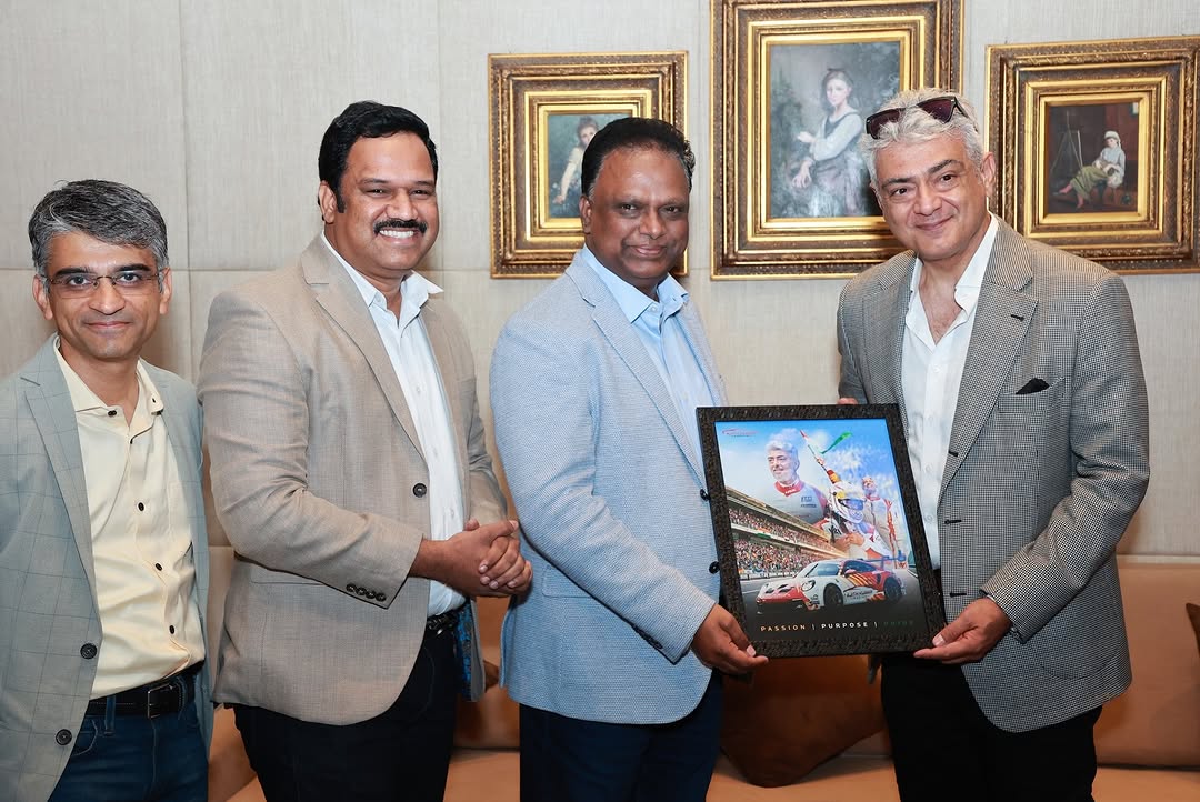 TFC_mass's tweet image. #AjithKumar took delivery of the Mahindra BE 6 Formula E Edition from Mr. Velusamy R, President.

Automotive Technology &amp;amp; Product Development, Mahindra. A moment that brought together two icons shaped by the world of motorsport.

#AjithKumarRacing #AK64