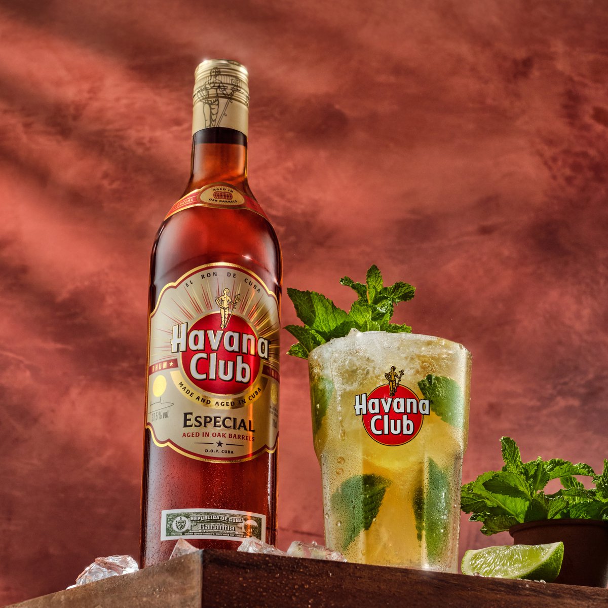 _HavanaClub's tweet photo. It’s Ginger Ale Day.​

So we’re pouring the Golden Mojito, a deeper, spiced take on the classic.​

🥃 40 ml Havana Club Especial​
🍋‍🟩 25 ml fresh lime​
🍯 Honey​
🌿 Mint​
🫚 Top with ginger ale​

Built for repeat pours. 🍹​

#FridayServe #CocktailRecipe https://t.co/ZHHIPqkDSl
