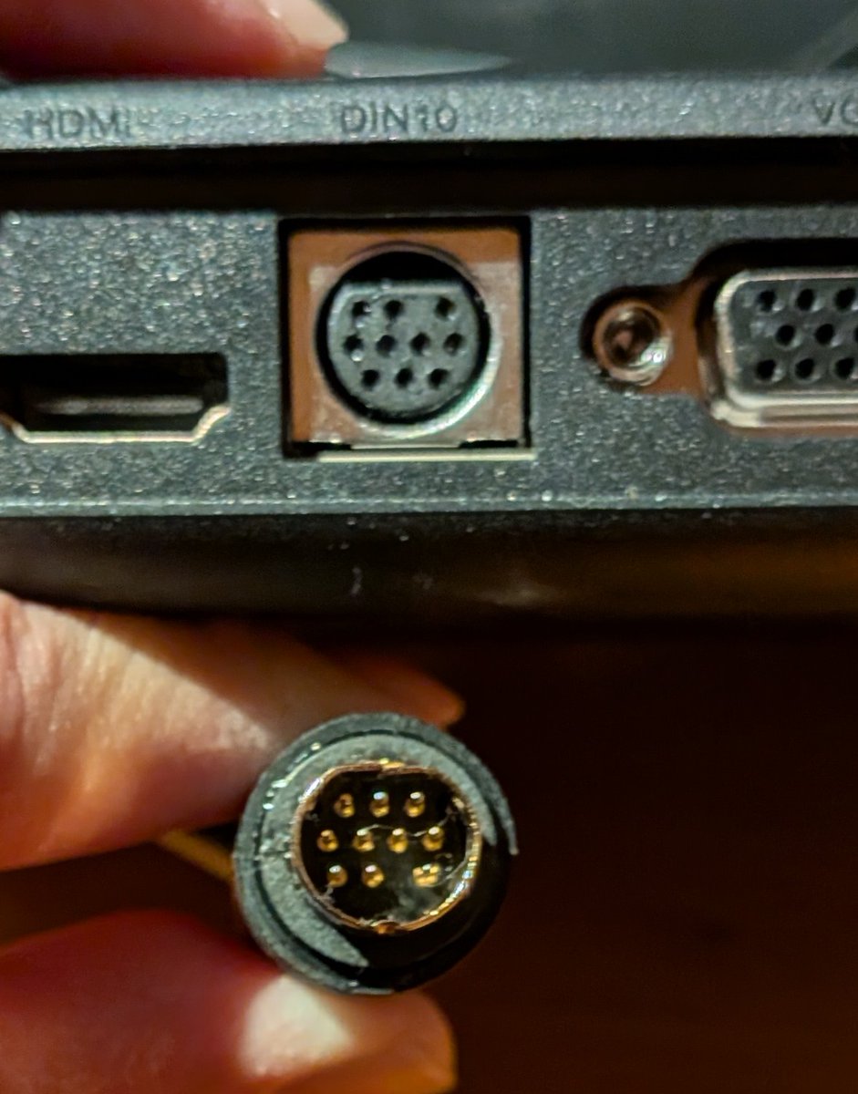 suzuki2go's tweet photo. SuperStation Oneのmini din 10pin、セガサターンと互換性なし。切り欠きが上下逆でした… https://t.co/cNOU678UTb