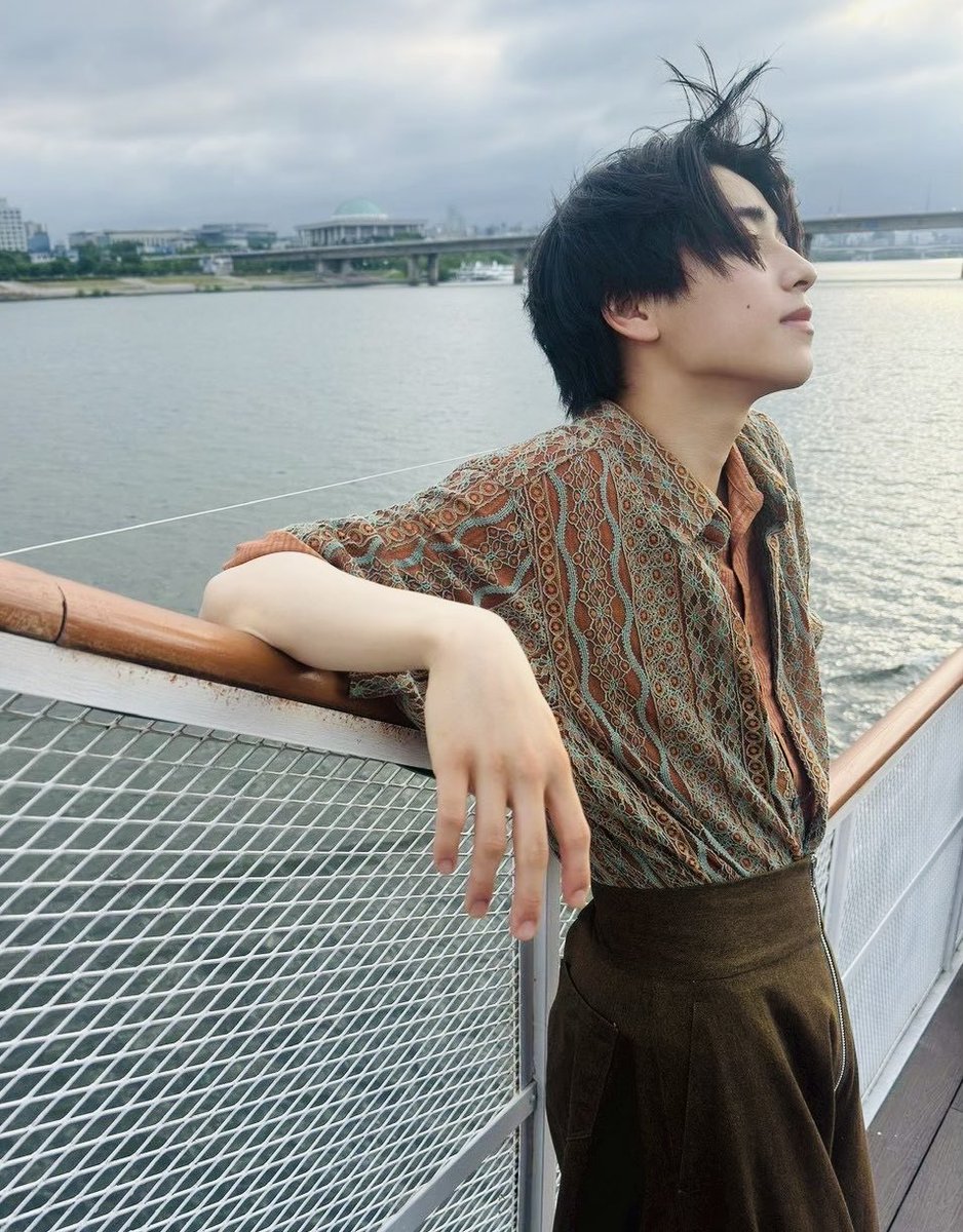 カレンダーオフショット！！
明日はカレンダーお渡し会in名古屋🏯

お越しになる皆さん、想いを飛ばしてくださる皆さん、明日楽しみましょう〜😆