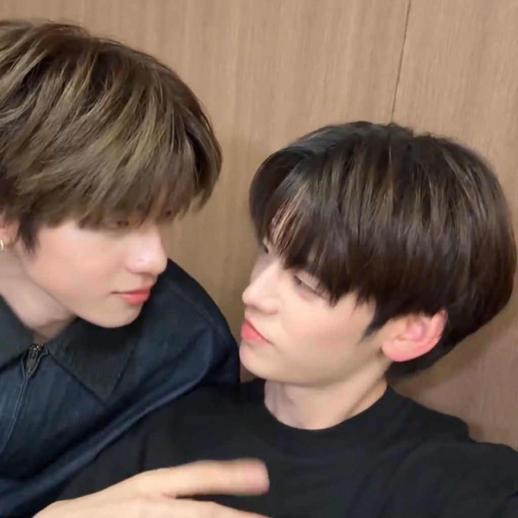 ไม่ต้องพูดไรเยอะถือว่าเรารู้มือ🙂‍↕️🕴️