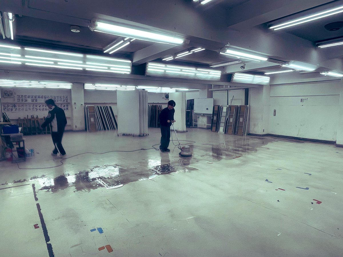 DOBATA4's tweet photo. 今日は今年度最後の大掃除‼️

みんなの協力で✨ピッカピカ✨になりました🤩

一年間本当にお疲れ様でした✨ https://t.co/Iv5ciqizwP