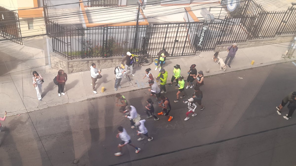 claubaya's tweet photo. @asaoyvino Lo último, los organizadores me dijeron: "qué hace una raya"? "Es una competencia internacional"🤦‍♀️, lo triste es que me lo dijo una periodista jóven que fue mi alumna. Ojo,no estoy en contra del deporte, sí en contra de la falta de valores ciudadanos.Dice que lo borrarán, veremos https://t.co/6A7D7uN9z7