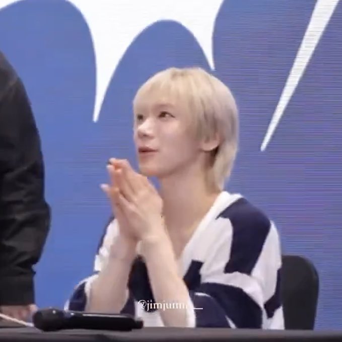 ท่าทุจ้าประจำตุวจิงๆ โปรดกลับมาทุจ้าที่ปะเทดของจั้นอีก คิดถึงแล้วอ้วม🤏🏻🤏🏻