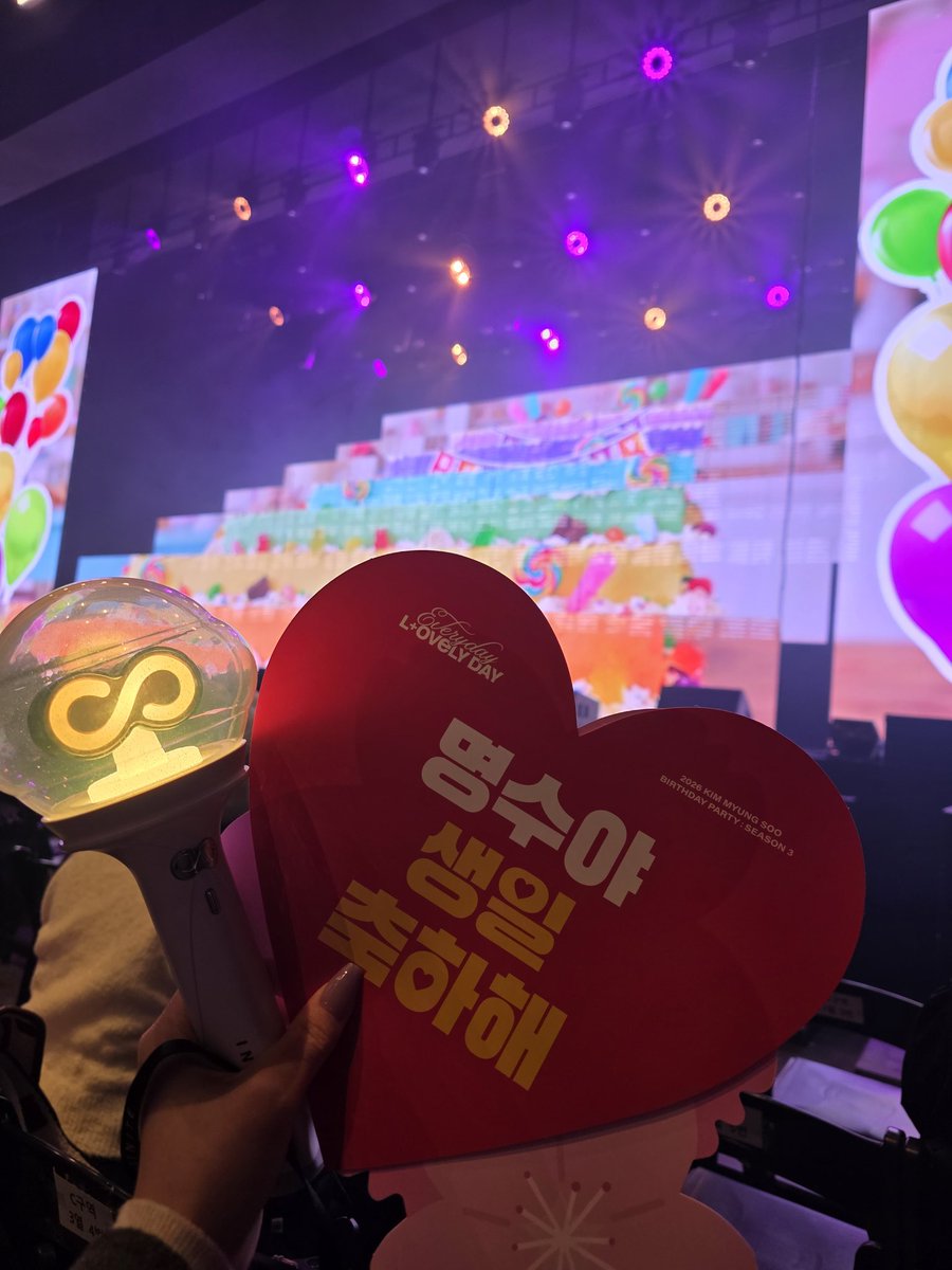 이번 생파 진짜 미쳤어여...
명수오빠 대체 이걸 언제 이렇게 준비하신거에요..ㅠ♡♡♡