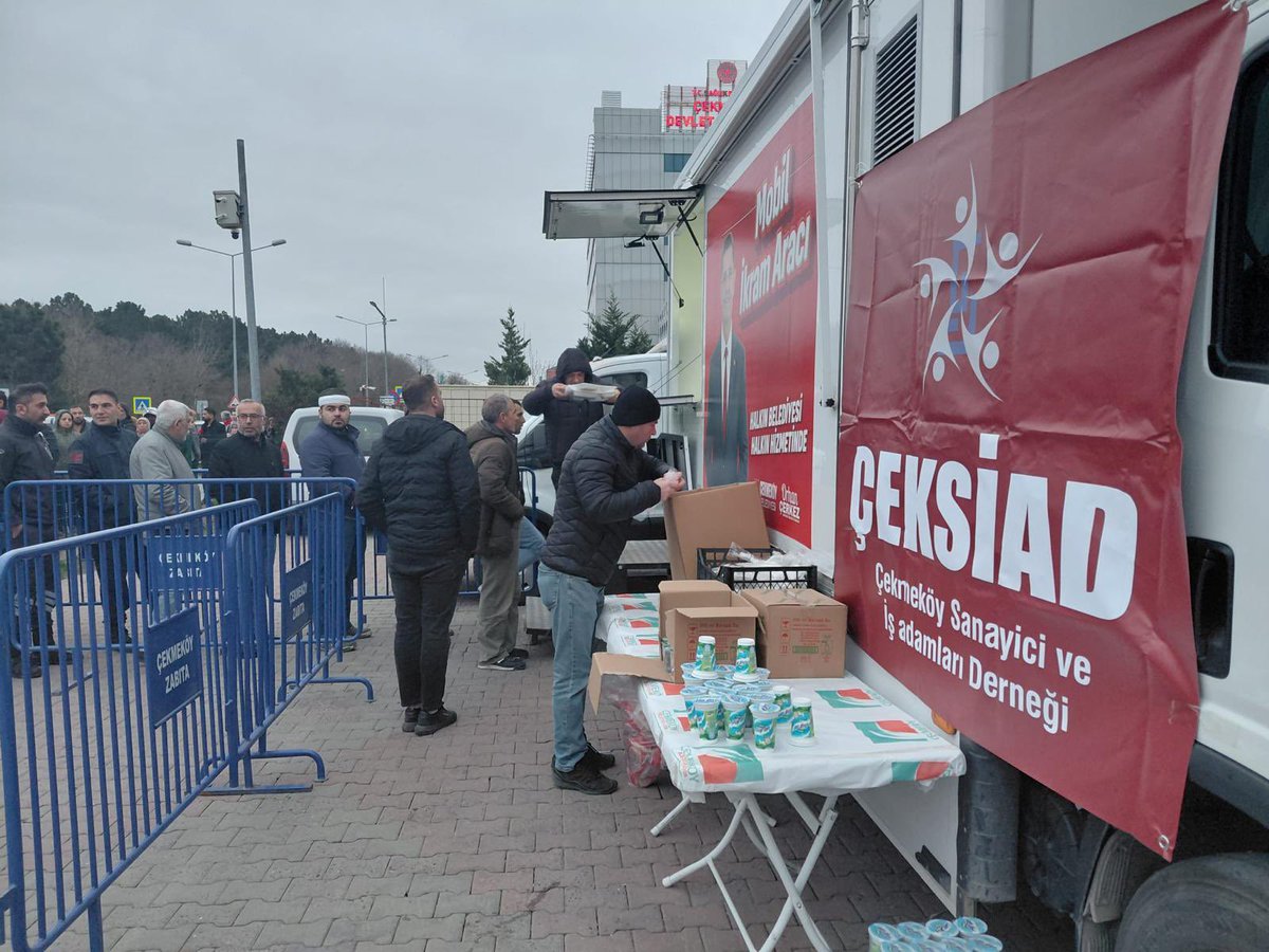 CEKSIAD's tweet photo. Çeksiad olarak, Çekmeköy Belediyesi iş birliğiyle düzenlediğimiz sokak iftarında yaklaşık 700 vatandaşımızla aynı sofrada buluştuk.
Ramazan ayının birlik, beraberlik ve paylaşma ruhunu yaşadığımız bu anlamlı buluşmada, komşularımızla birlikte iftar yapmanın mutluluğunu paylaştık https://t.co/eyrWaLfVGS